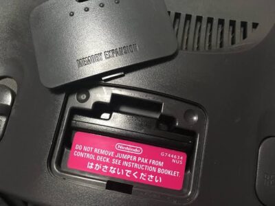 ガキワイ「ムジュラ買ってもらった！拡張パック付け替えよ！」N64「このシールは剥がさないでください」