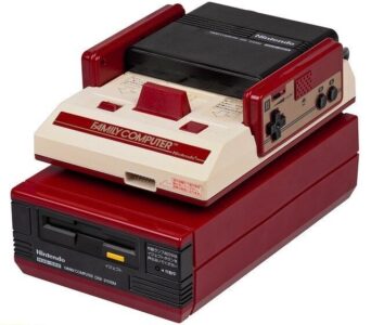 『ファミコン ディスクシステム』とかいう500円で書き換えできるシステム